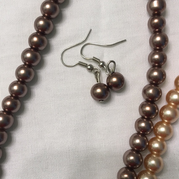 Pair of faux pearl necklace & earring sets - Picture 2 of 5